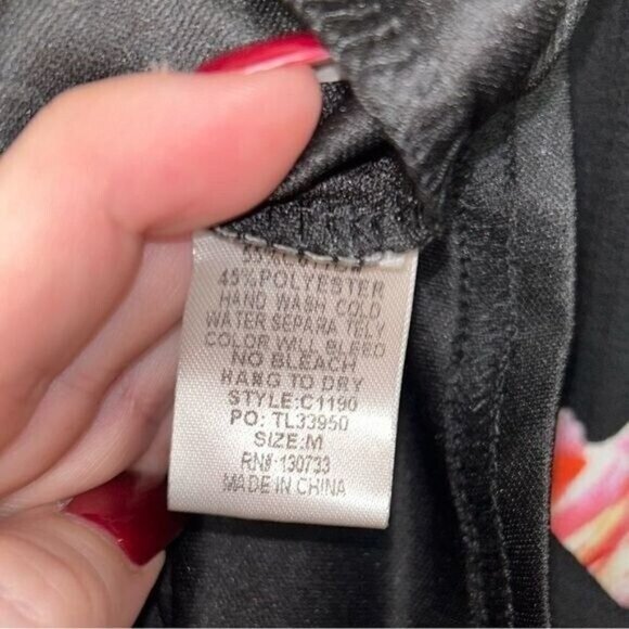 Umgee Black Floral Surplice Ruffle Short Sleeve Casual Shorts Romper Size Medium - Picture 9 of 10